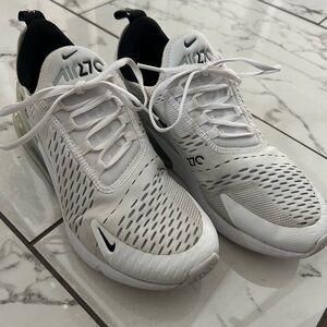 Nike Air Max 270 Men’s White and Black Sneakers Size 8.5